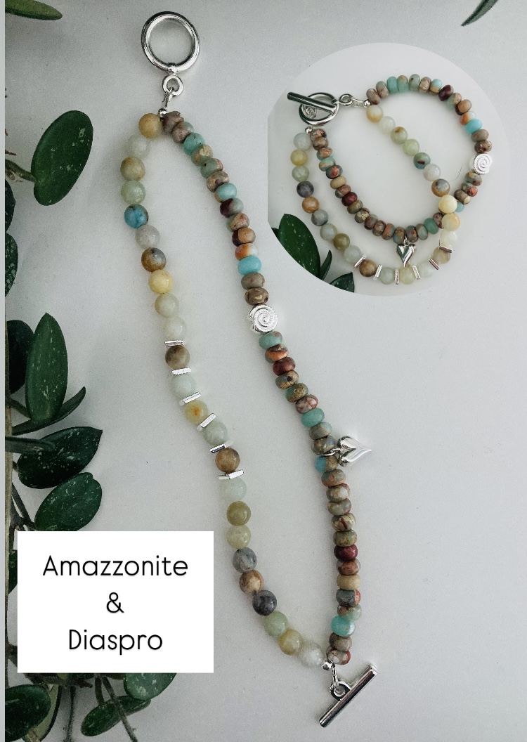 Amazzonite: Favorisce la serenità interiore e riduce stress e ansia. Diaspro: Connette con l’energia della Terra, favorendo la sicurezza interiore. Considerata una pietra di protezione e supporto nei momenti difficili.